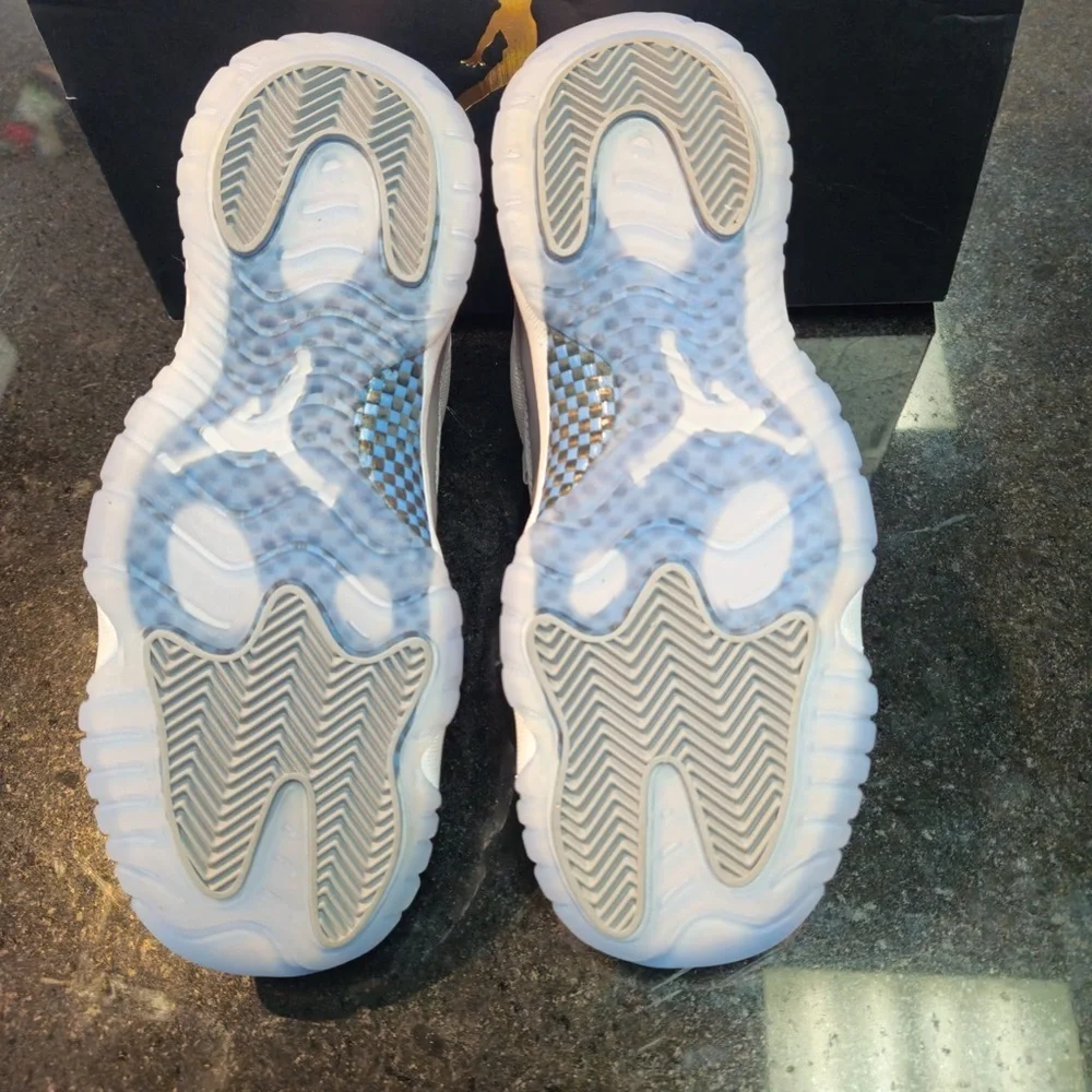 Sz 6 Jordan 11 Retro Low 'Cement Grey',